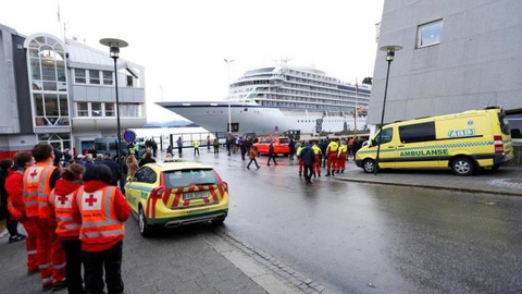 Viking Sky chegou a porto seguro após a tempestade em Hustadvika, Molde, na Noruega. Foto Reuters