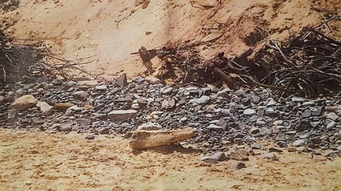 Praia do Porto Santo para o lado leste do cais foi reabilitada, o lado Oeste esquecido (entre Cais e Porto de Abrigo), diz Maria Sousa.