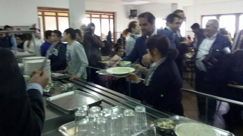 O presidente do Governo deu uma conferência e almoçou na Escola Dr. Ângelo Augusto da Silva (Levada).