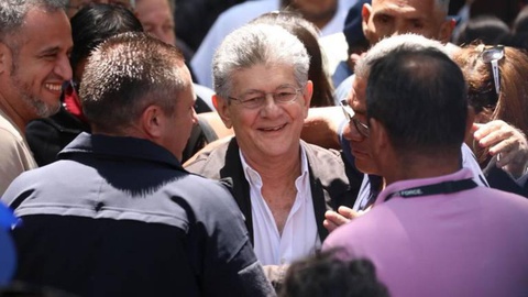 Henry Ramos Allup é um dos deputados acusados pelo Supremo Tribunal de Venezuela.