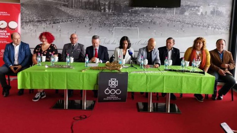 A entrada é livre, mas mediante apresentação de bilhete, a levantar no Posto de Turismo. As portas do Estádio abrem às 20h30.