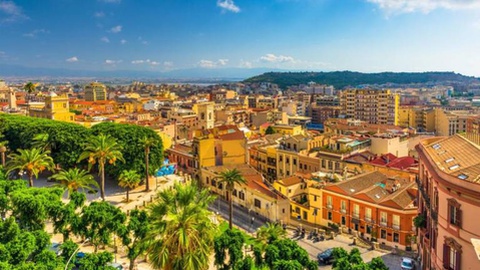 Fotos: Cagliari, Marselha, Nápoles e Ibiza, respectivamente.