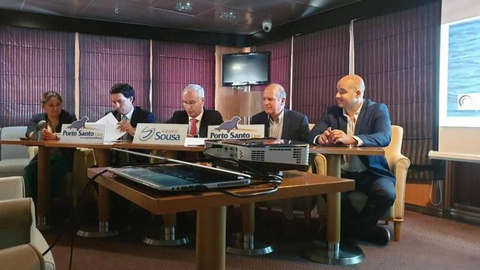 A assinatura do protocolo decorreu a bordo do Lobo Marinho.