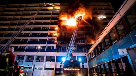Uma centena de bombeiros foram mobilizados para o incêndio. BSPP/Sylvia Borel 