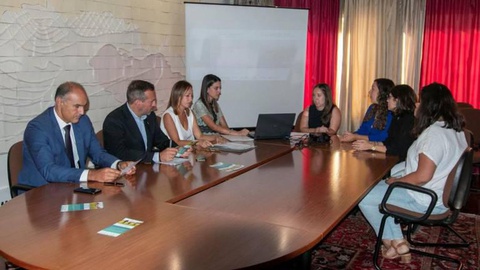 O protocolo foi assinado, no Salão Nobre dos Paços do Concelho, na presença do secretário regional da Educação, presidente e vice-presidente do município.