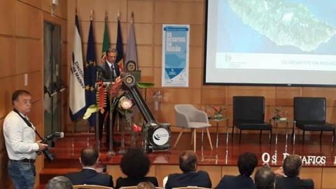 O vice-presidente presidiu, hoje, à sessão de abertura da conferência ‘Desafios da Região’.
