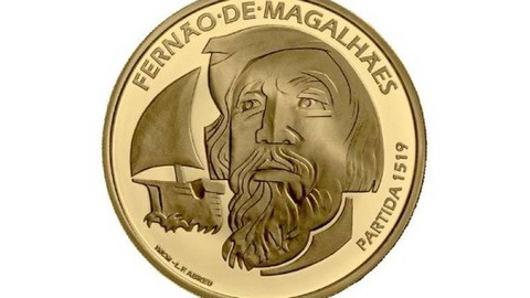 Uma moeda recorda também o feito do português.   Foto DR