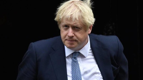 O primeiro-ministro britânico é suspeito de ter beneficiado uma empresária norte-americana entre 2008 e 2016, quando era ‘mayor’ de Londres.