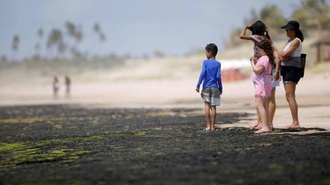 O derrame afecta a costa brasileira há cerca de dois meses.  Foto Arquivo/REUTERS/Adriano Machado