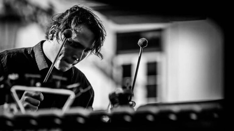 Pelas 21h30, sobe ao palco Daniel Bolba e Diogo Carriço.