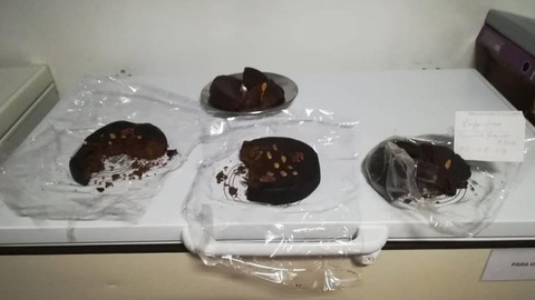 Os quatro bolos aparentemente iguais mas sujeitos a condições distintas e confeccionados em datas diferentes. Fotos DR/JMS