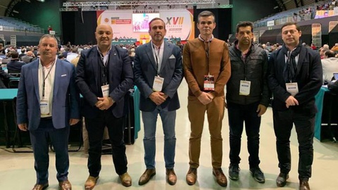 O presidente da Câmara (ao centro) e os representantes das cinco juntas de freguesia do Concelho.   Foto DR