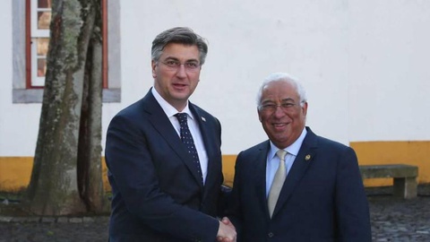António Costa e o chefe do Governo da Croácia antes da terceira Cimeira dos países ‘Amigos da Coesão’ da União Europeia, em Beja. FOTO Lusa
