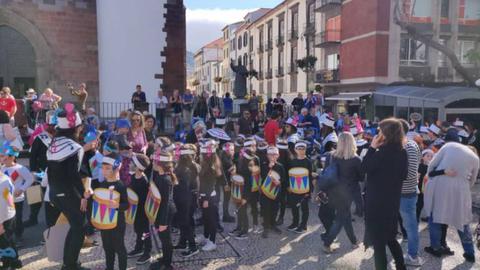 Foram 900 as crianças que participaram esta manhã no ‘Carnaval das Escolas’.