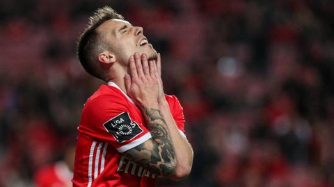 Grimaldo reage com desalento. Foto Filipe Amorim / Global Imagens