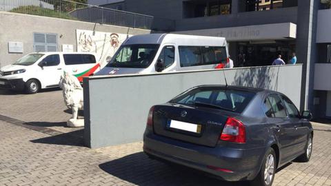 As buscas decorrem desde a manhã desta quarta-feira na SAD do Marítimo e na residência de Carlos Pereira. Foto ASPRESS