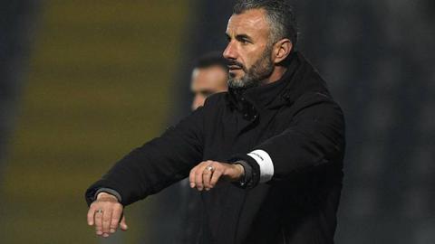 O técnico madeirense arregaçou as mangas na segunda parte. Foto Octavio Passos/Global Imagens