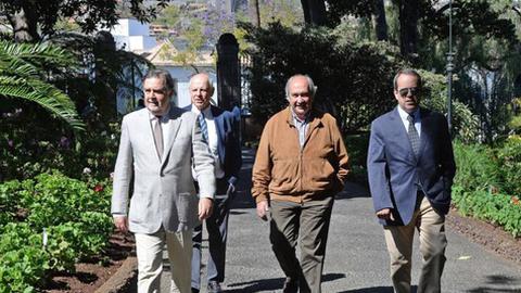 O grupo de médicos que foi à Quinta Vigia falar com Miguel Albuquerque. Foto Hélder Santos/Aspress