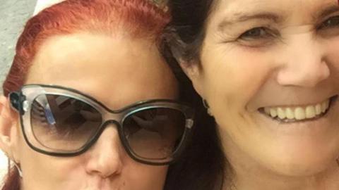 Dolores partilhou selfie tirada por Elma Aveiro que hoje visitou-a no Hospital Particular da Madeira.