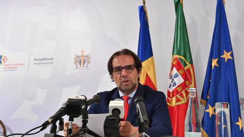 Pela primeira vez, Albuquerque falou sem outros membros do Governo na mesa. FOTO RUI SILVA/ASPRESS