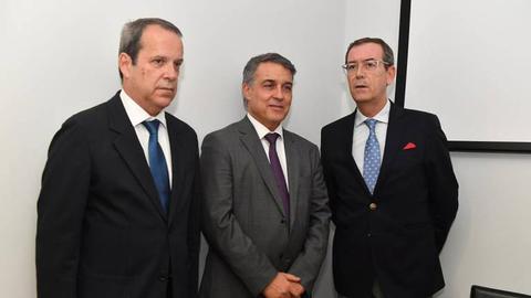 Carlos Martins (à esquerda na foto), que já foi director clínico do SESARAM, tomou posse como presidente do Conselho Médico da RAM no passado dia 21 de Fevereiro.
