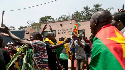 STRINGER and Daniel Beloumou Olomo / AFP