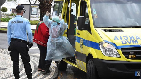 A cidadã madeirense que regressou do Brasil no sábado passado, protagonizou, por duas vezes, fugas ao confinamento obrigatório. Foto Rui A. Silva / ASPRESS