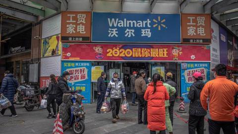 Foto EPA/ROMAN PILIPEY