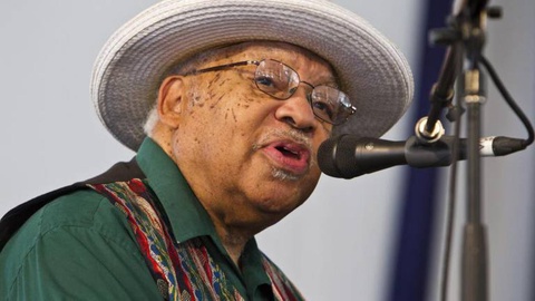 O músico de jazz norte-americano Ellis Marsalis, patriarca de uma família de grandes nomes deste género musical, morreu em 1 de Abril, aos 85 anos, devido à covid-19. Foto EPA