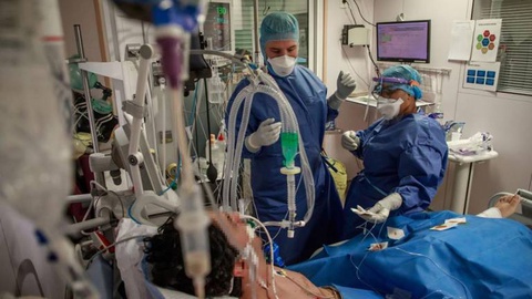 Foto EPA/CHRISTOPHE PETIT TESSON