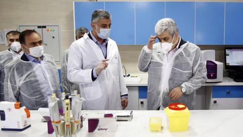 Foto  EPA/ABEDIN TAHERKENAREH