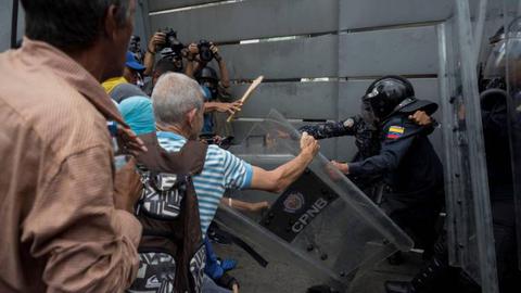 Foto EPA/Rayner Peña R.