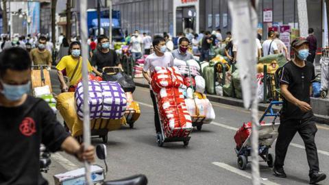 Foto  EPA/ALEX PLAVEVSKI