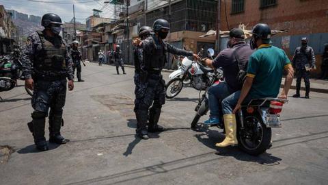 Foto EPA/RAYNER PENA R