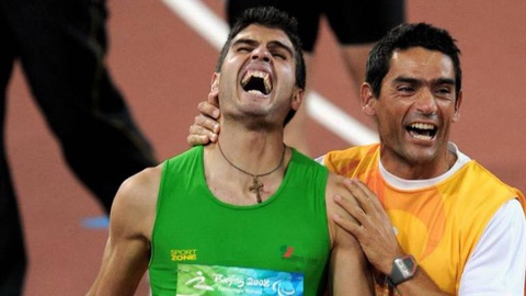 Nuno Alpiarça foi guia de atletas paralímpicos (à direita). Foto Arquivo