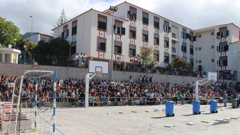 Foto Facebook Escola dos Louros