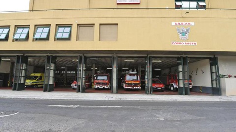 O socorro foi prestado pelos Bombeiros Voluntários Madeirenses. Foto arquivo