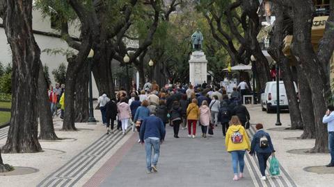 A 14 de Março ainda havia muitos turistas a aproveitarem as visitas guiadas. Foto Aspress/Arquivo