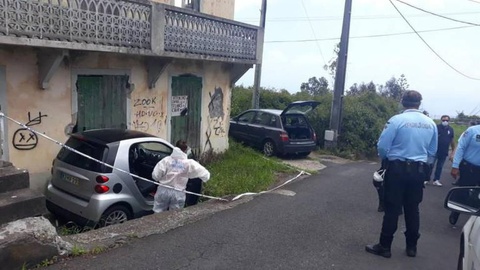 Judiciária e PSP na investigação a um homicídio ocorrido no Caniço, em Maio de 2020.