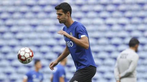 O central Marcano está a efectuar tratamento devido a uma lesão no joelho direito que o vai afastar até ao final da época.