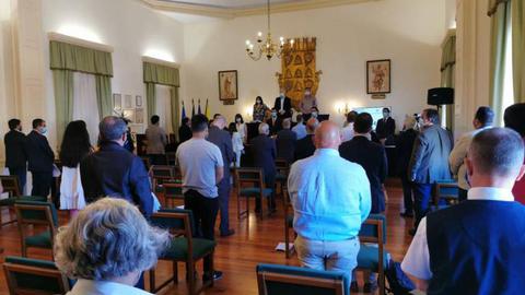 Minuto de silêncio por Conceição Pereira. Foto Francisco José Cardoso