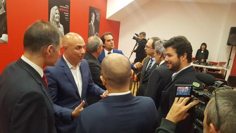 Os presidentes do Governo e da Câmara estiveram lado a lado, mas trocaram poucas palavras entre si