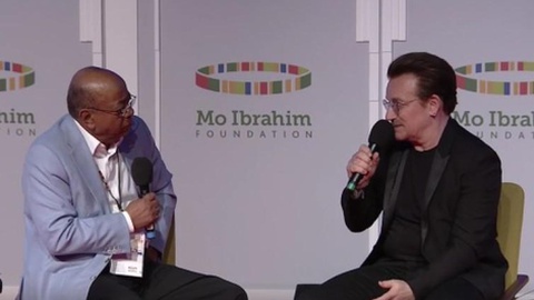 Bono Vox (vocalista dos U2) foi um dos participantes no Forum.