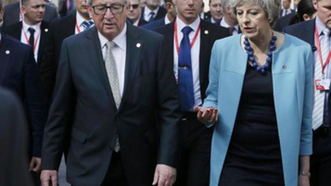 Os dois líderes já tinham estado juntos em Fevereiro último.   Foto REUTERS/Yves Herman