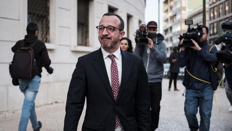 Carlos Melo Alves, advogado do suspeito, à saída da PJ.