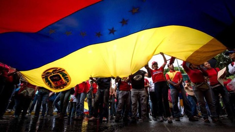 Foto EPA/MIGUEL GUTIERREZ e EPA/MAURICIO DUENAS
