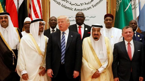 Há pouco mais de 15 dias, Donald Trump conseguiu juntar os países do Golfo Pérsico à mesma mesa.   Foto REUTERS/Jonathan Ernst