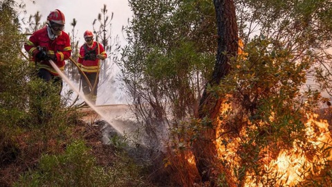 Foto EPA/SERGIO AZENHA
