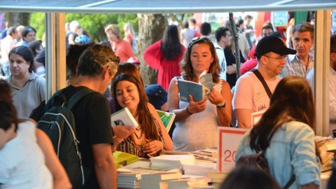 A Feira do Livro do Porto começa hoje nos jardins do Palácio de Cristal, onde vai decorrer até 17 de Setembro.