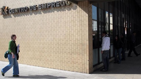Segundo dados do IEFP, em Agosto de 2017 havia menos 80,5 mil pessoas inscritas nos centros de emprego.